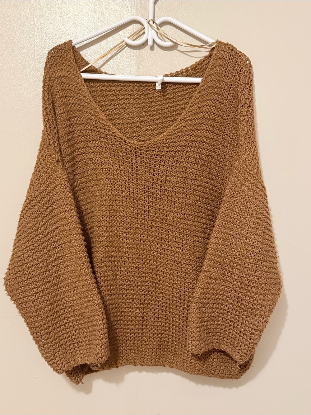 Relaxed V-Neck Chunky Sweater in Camel